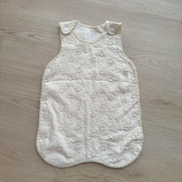 花園刺繡防踢被 image 1 of 0