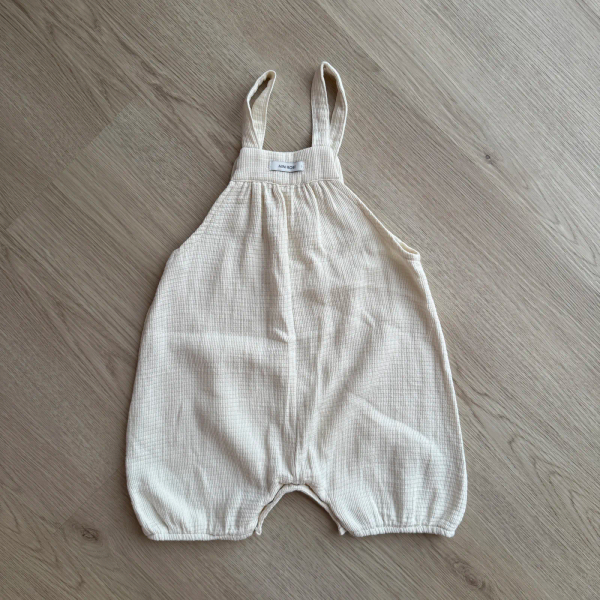 米白吊帶褲+荷葉邊漁夫帽 image 1 of 0