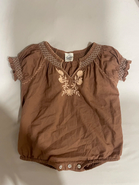 刺繡包屁衣 image 1 of 0