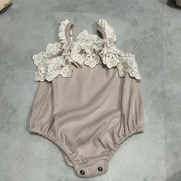 Bebe Holic 蕾絲滾邊包屁衣  image 1 of 0