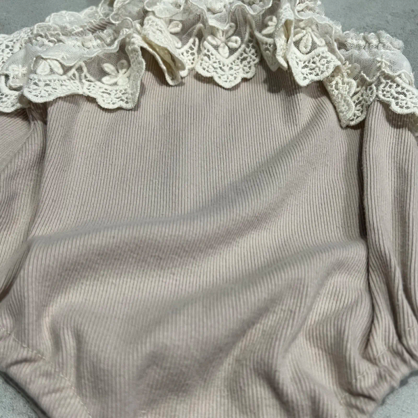 Bebe Holic 蕾絲滾邊包屁衣  image 1 of 0