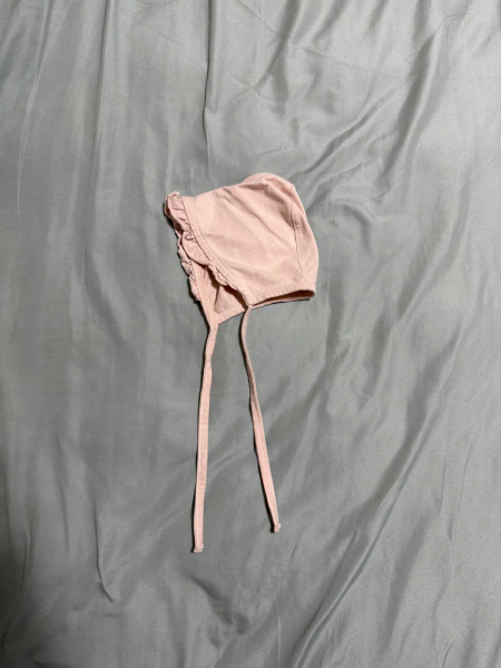 Peekaboo 荷葉折邊帽 image 1 of 0