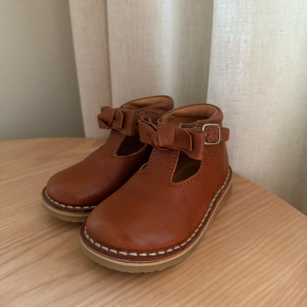 棕色蝴蝶結皮鞋 image 1 of 0