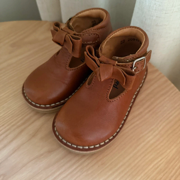 棕色蝴蝶結皮鞋 image 1 of 0