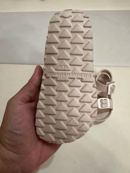 日本輕量涼鞋 image 1 of 0