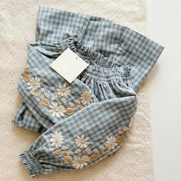 淺藍經典格紋刺繡洋裝 image 1 of 0
