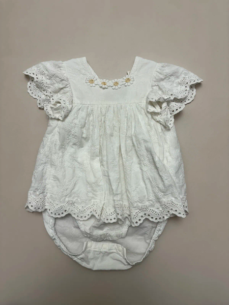白色小花包屁衣 image 1 of 0