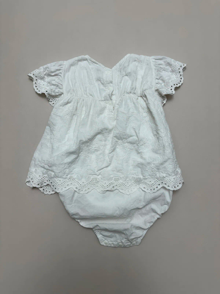 白色小花包屁衣 image 1 of 0