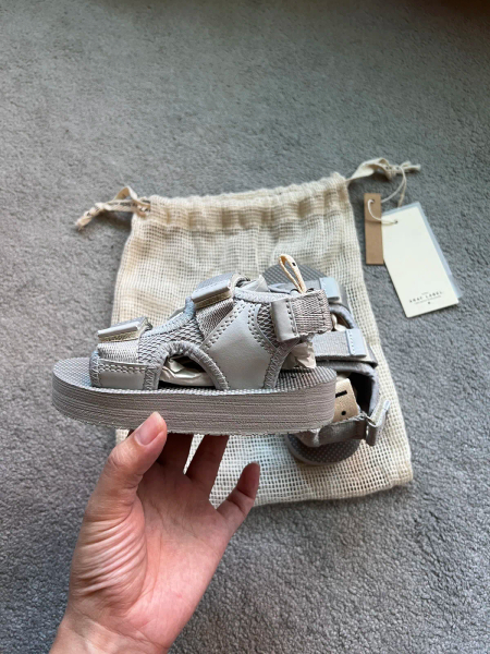 Gray Label兒童涼鞋 - Grey image 1 of 0