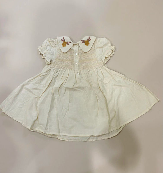 刺繡領片公主袖洋裝 image 1 of 0