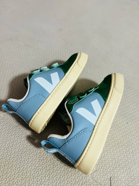鞋子 image 1 of 0