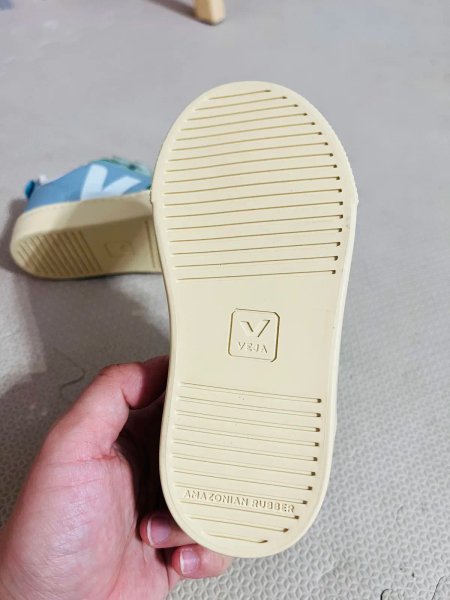 鞋子 image 1 of 0