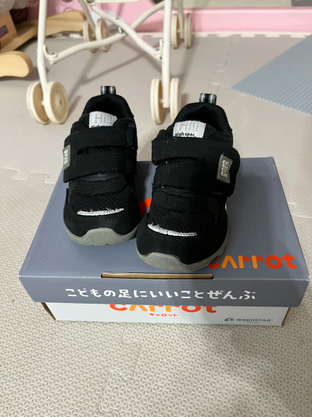 鞋子 image 1 of 0