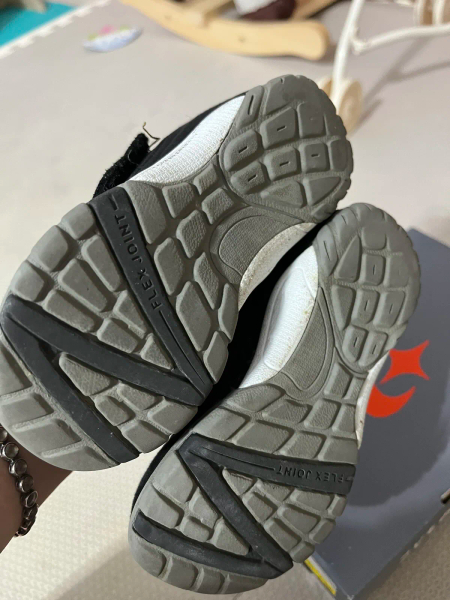 鞋子 image 1 of 0