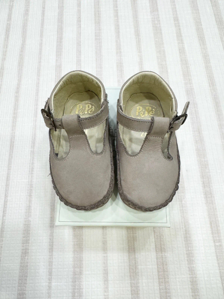 灰色學步鞋 image 1 of 0