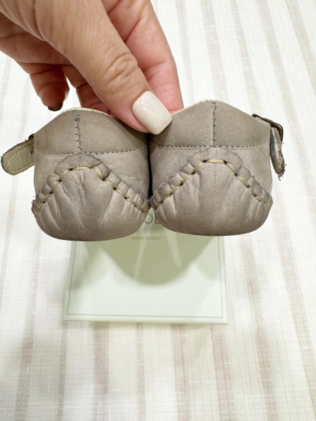 灰色學步鞋 image 1 of 0