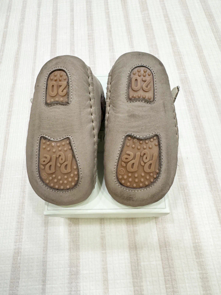 灰色學步鞋 image 1 of 0