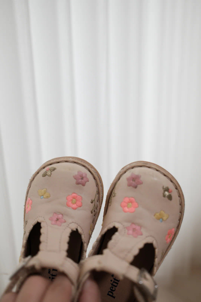 T字花朵刺繡小皮鞋-奶油白 image 1 of 0