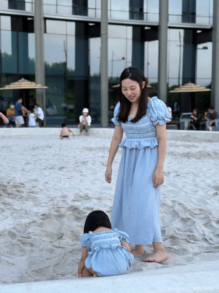 海水藍雕花洋裝 image 1 of 0