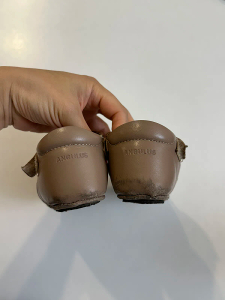 奶茶色愛心學步鞋 image 1 of 0