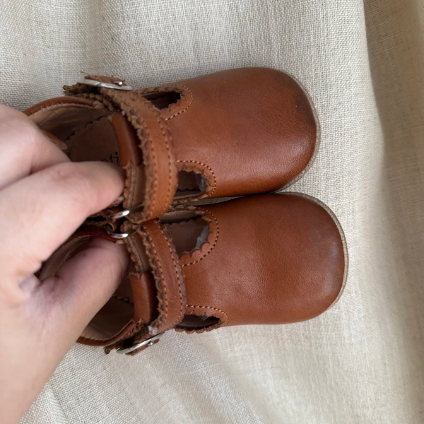 經典棕色學步鞋 image 1 of 0
