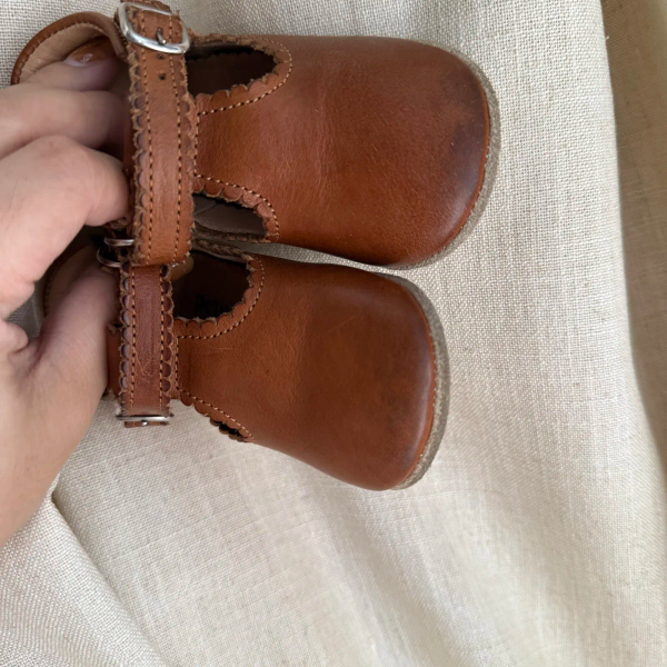 經典棕色學步鞋 image 1 of 0