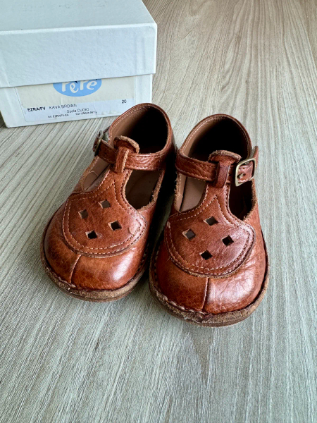 小皮鞋 image 1 of 0
