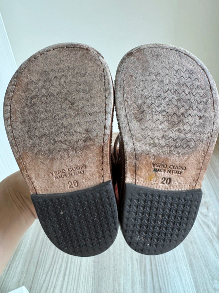 小皮鞋 image 1 of 0