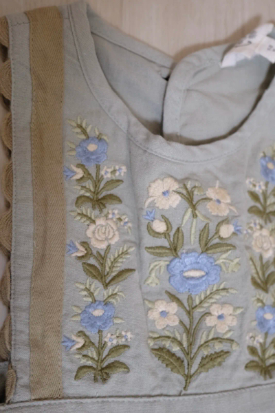 刺繡洋 image 1 of 0
