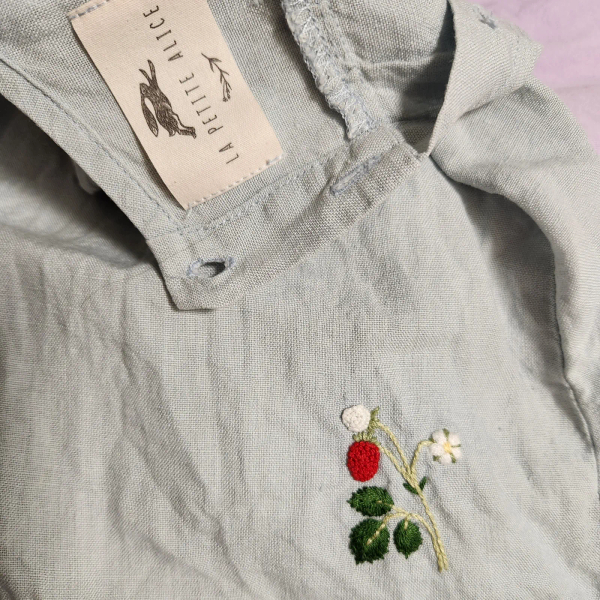 草莓刺繡洋裝 image 1 of 0