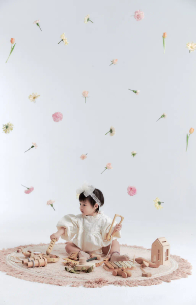白色雕花包屁衣 image 1 of 0