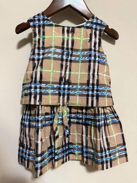  Burberry 塗鴉活潑格紋綁帶洋裝 18M image 1 of 0