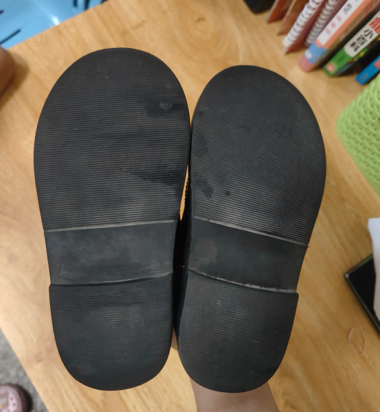花雕黑色皮鞋（附鞋盒） image 1 of 0