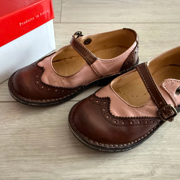 EUREKA 真皮雕花芭比雙色圓楦皮鞋 ( CARA獨家自訂色) image 1 of 0