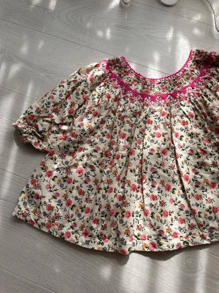 花花刺繡上衣 image 1 of 0