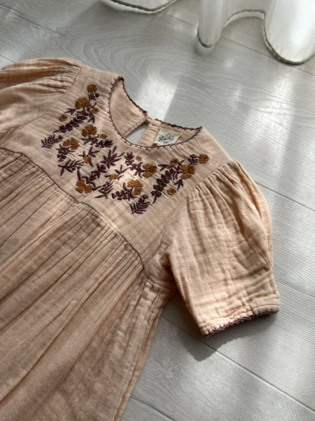 刺繡洋裝 image 1 of 0