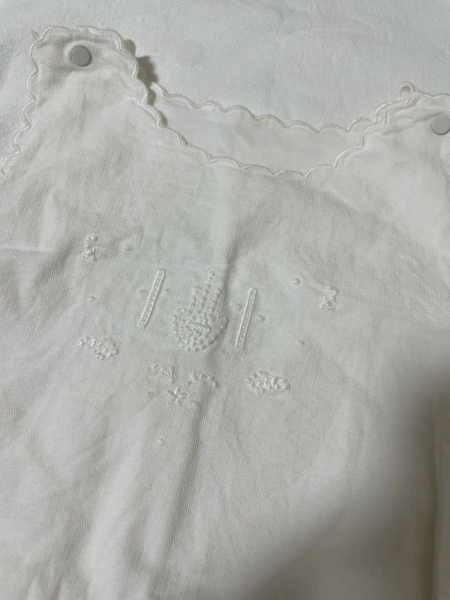 花邊刺繡包屁衣 image 1 of 0