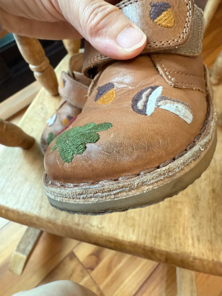 森林刺繡魔鬼氈小皮鞋-拿鐵棕 image 1 of 0