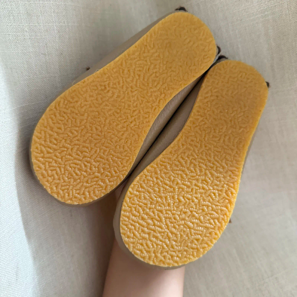 奶茶色帆船鞋 image 1 of 0
