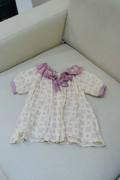 紫色領口刺繡印花洋裝 image 1 of 0