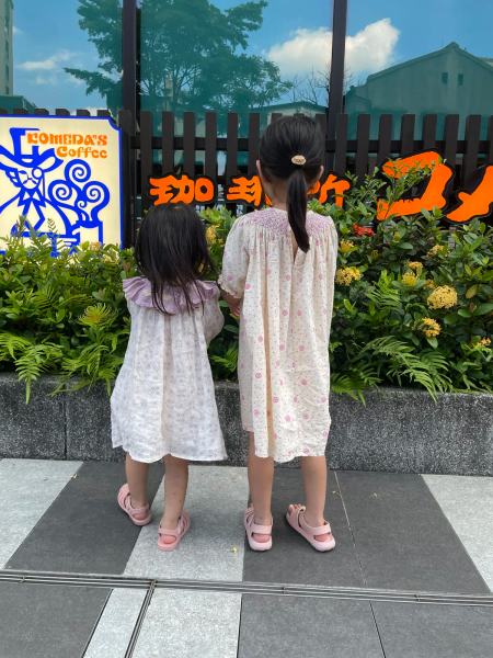 紫色領口刺繡印花洋裝 image 1 of 0