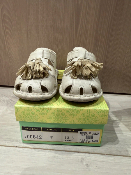 真皮流蘇小涼鞋 image 1 of 0