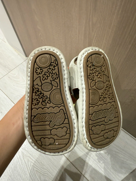 真皮流蘇小涼鞋 image 1 of 0
