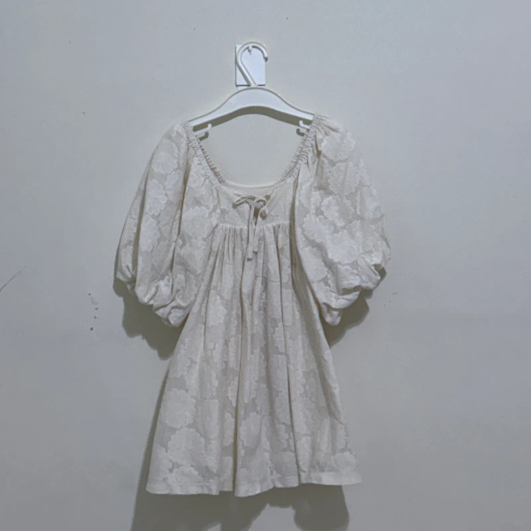 Lace off white dress 絕美洋裝 image 1 of 0