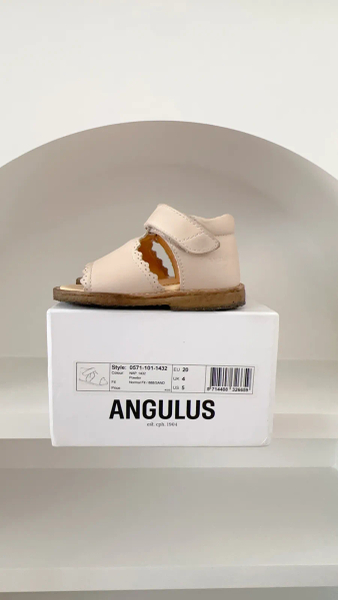 Angulus米白色蕾絲涼鞋 image 1 of 0