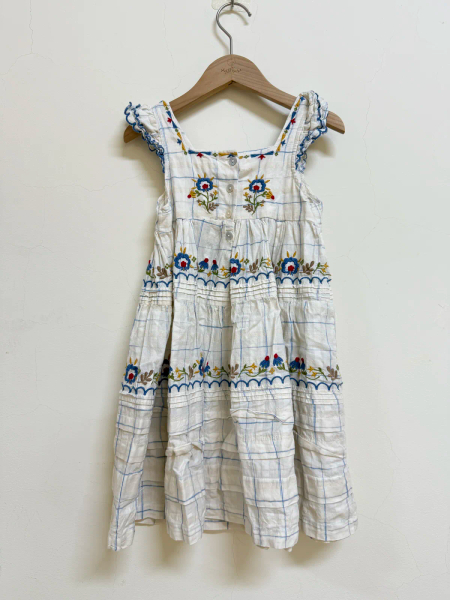 SS25獨家層次格紋圖騰刺繡飄逸洋裝 image 1 of 0