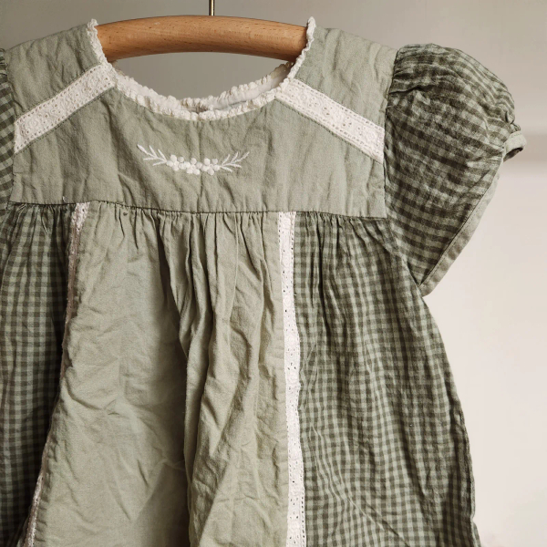 格紋刺繡上衣 image 1 of 0