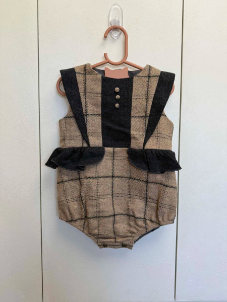 格紋羊毛包屁衣 image 1 of 0