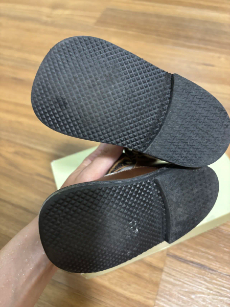 雕花t字皮靴 image 1 of 0