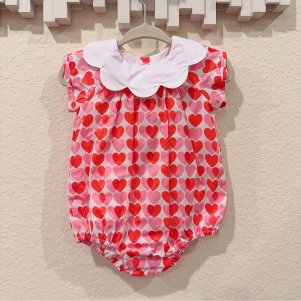 花瓣領愛心包屁衣 image 1 of 0